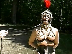 छेदा टट्टू लड़की