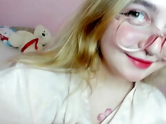 मैं बंद होंठ, गर्दन, मेरे छेद, निप्पल दिखाता हूं