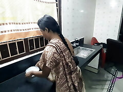 भाभी की साड़ी रसोई मुझे चुदाई सेक्स - भारतीय बंगाली भाभी