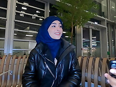 иранская девушка надя одета в хиджаб и получает анальный трах в туалете и в коридоре, чтобы заплатить за самолет!!!