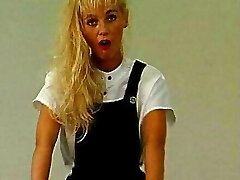 Blondine will Unterwaesche Model werden