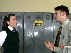 कॉलेज और लड़कियों के फूहड़ उसकी वर्दी में एक मुर्गा चूसने लॉकर कमरे में कॉलेज और लड़कियों के फूहड़ उसकी वर्दी में एक मुर्गा चूसने लॉकर कमरे में