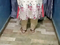 पाकिस्तानी गलफुल्ला लड़की अलग करना