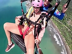 éjacule extrême humide et désordonnée en parapente 2 au costa rica 23 min avec un joli visage