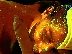 अंधेरे देवी में चमक अंधेरे देवी में चमक