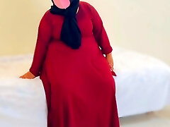 Fucking a Chubby Muslim mom-in-law wearing a red burqa & Hijab (Part-2)