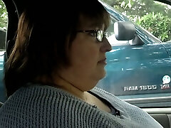 Mature BBW neighbor lady wants to have fun with my manmeat in her car