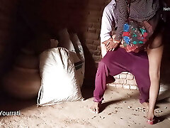 गांव की भाभी को दिन में पेल दिया गांव की भाभी को दिन में पेल दिया