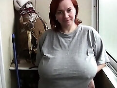 Amateur redhead shaves and faps