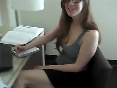 किशोर प्रेमिका एक बड़ा मुर्गा ले किशोर प्रेमिका एक बड़ा मुर्गा ले