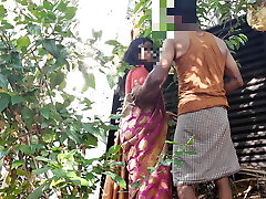 चाची बगीचे में कुछ के लिए देख रहा था और मैं उसके साथ सेक्स किया था चाची बगीचे में कुछ के लिए देख रहा था और मैं उसके साथ सेक्स किया था