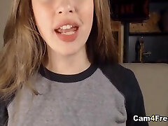 बड़े स्तन के साथ किशोर बिल्ली पर थरथानेवाला डाल बड़े स्तन के साथ किशोर बिल्ली पर थरथानेवाला डाल