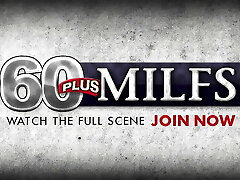 60 वर्षीय पत्नी, माँ और दादी डार्लिंग हो जाता है 60 वर्षीय पत्नी, माँ और दादी डार्लिंग हो जाता है