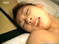 एशियाई किशोर मुश्किल मुर्गा द्वारा घुसा दिया एशियाई किशोर मुश्किल मुर्गा द्वारा घुसा दिया