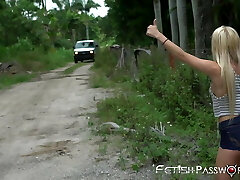 petite blonde ado brutalement baisée et facialisée dans un van petite blonde ado brutalement baisée et facialisée dans un van