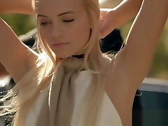 salope gâtée baisée par le chauffeur de papa salope gâtée baisée par le chauffeur de papa