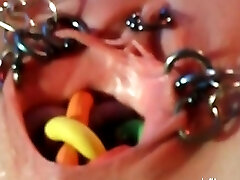 Extrêmement bizarre percé insertions vaginales