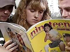 une ado suce quelques bites sur le canapé et se fait baiser une ado suce quelques bites sur le canapé et se fait baiser