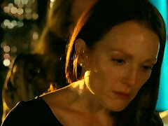 Julianne Moore, Amanda Seyfried - Chloe (2009) Julianne Moore, Amanda Seyfried - Chloe (2009)