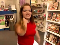 une grosse bite pour une bimbo de sexe nain en bonne santé une grosse bite pour une bimbo de sexe nain en bonne santé