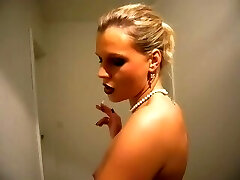 Smoking Masturbatrix Teases in Pantyhose and Heels Smoking Masturbatrix Teases in Pantyhose and Heels