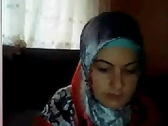 turkish beautiful turbanli showing her udders