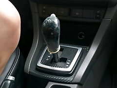 Slut hops on the gearshift knob
