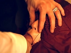 arabian chic aux seins naturels se fait doigter et baiser le visage devant un missionnaire brutal arabian chic aux seins naturels se fait doigter et baiser le visage devant un missionnaire brutal