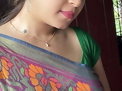 cool Indian Aunty Sexy Green Saree