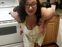 Amateur Huge Boob BBW Shows off Spectacular Body in Kitchen Wearing Just an Apron