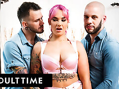 Siri Dahl's First-ever MMF Threesome With Two Bisexous Studs Siri Dahl's First-ever MMF Threesome With Two Bisexous Studs