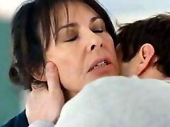 vieille femme baisers adolescent homme 1 vieille femme baisers adolescent homme 1