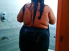 Saudi Muslim Large Tits & Big Bum Sexy 35yo Aunty With Neighbor 19yo Guy Softcor Smashing While Showering In Bathroom - Hot Arabian