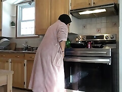 Iranian mommy humped in kitchen سکس با زن جنده همسایه امیر توروخدا بزار برم