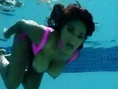 Africa Sexxx underwater Blow-job.