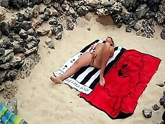 szarpanie i kurwa na publicznej plaży