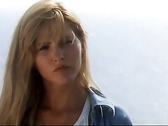 Italian hottie Moana Pozzi flashes her goods