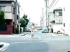 japanese girl nude and run on the street