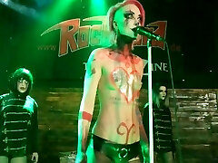 Art Pee 09 Grausame Tochter Stage Pee