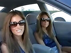 Le gars est tellement chanceux d'avoir une belle relation sexuelle avec de charmantes jumelles salopes Le gars est tellement chanceux d'avoir une belle relation sexuelle avec de charmantes jumelles salopes