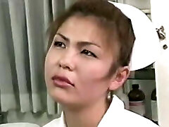 日本护士得到一个很好的脸打耳光