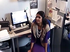 gigi flamez et katalina mills se faisant pilonner dans le bureau gigi flamez et katalina mills se faisant pilonner dans le bureau