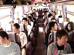 Giapponese teen groupsex azione ragazze su un autobus