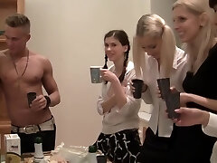 studentsexparties-дикая оргия колледжа после экзамена-сцена 5