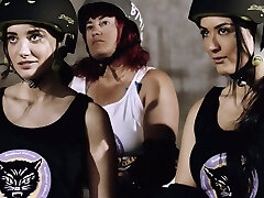 Ardent curvaceous babe Carmen Caliente wanna love eating pussies Ardent curvaceous babe Carmen Caliente wanna love eating pussies