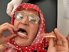 Toothless grannie (70+) takes out her dentures before sex