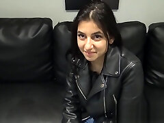 anna 18 ans ,beurette , une vrai puny salope ,me suce contre de l'argent anna 18 ans ,beurette , une vrai puny salope ,me suce contre de l'argent