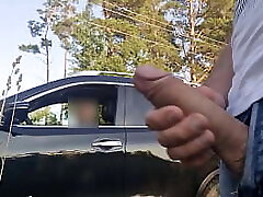 I pull out my cock on a beach field. This young gal who drives from this beach, looks overwhelmed by what she watches !! She want look how i cum