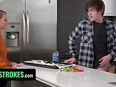 penny barber, la belle-mère perverse, trompe ses beaux-filles dans une baise à trois penny barber, la belle-mère perverse, trompe ses beaux-filles dans une baise à trois