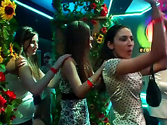 Sale fête de mariage dans un club Sale fête de mariage dans un club